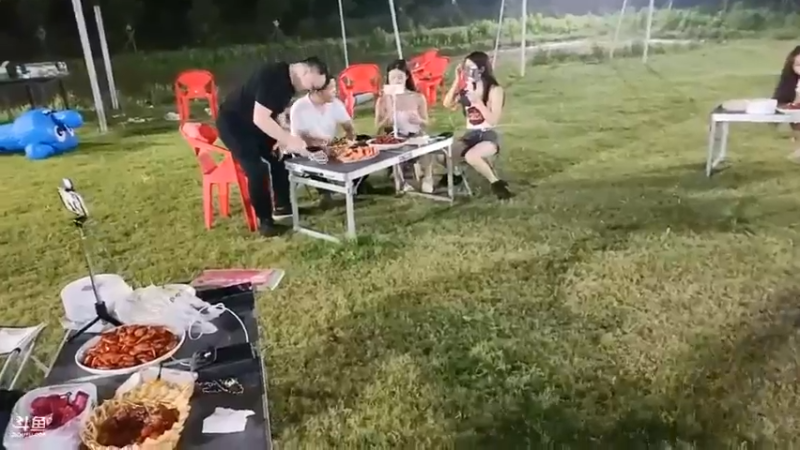 美女姗姗的链子居然是肖哥做出来的灯啊