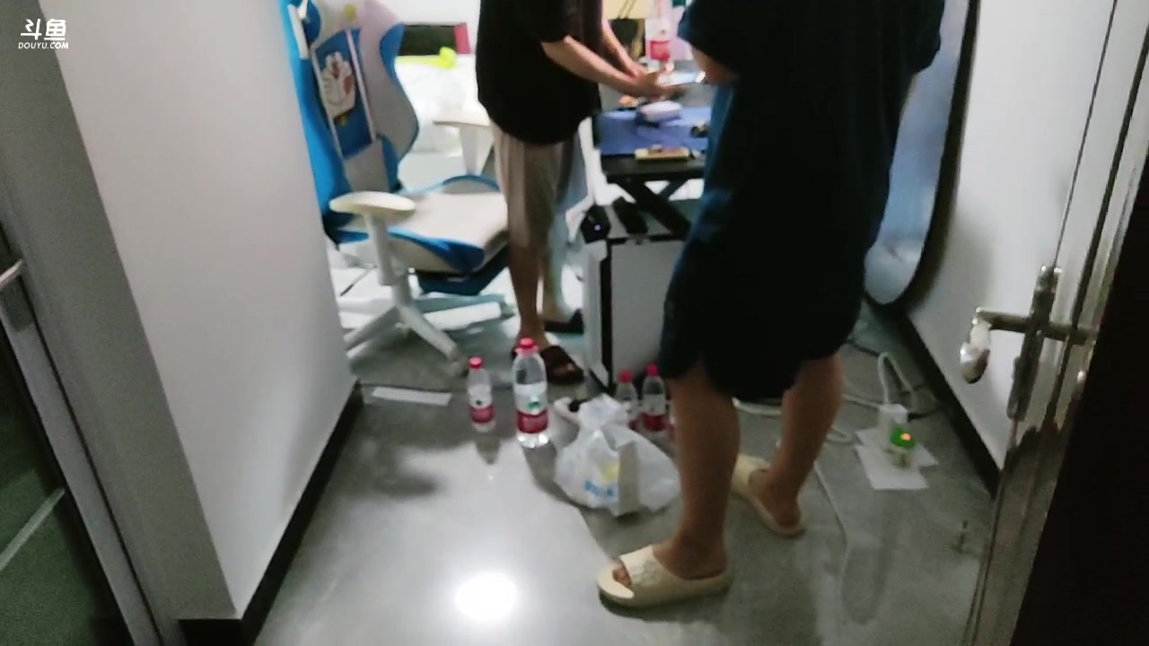 【2023-04-16 19点场】老田啦：【二哥】长沙户外…