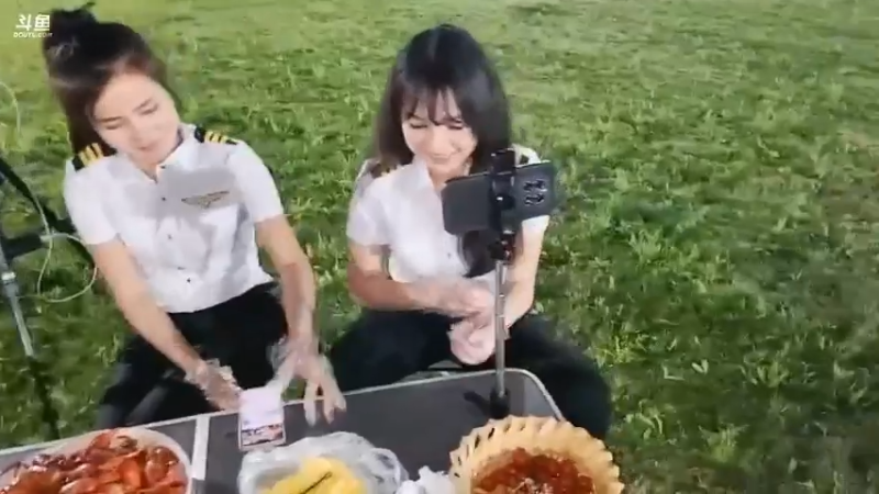 肖哥希望继续做好女主播这节目，大可爱送吃的