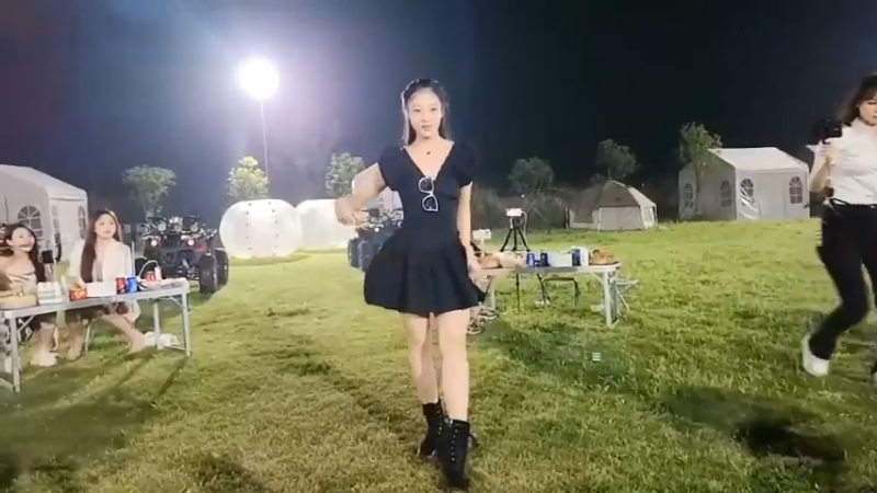 美女咩咩跳舞好精彩，上流