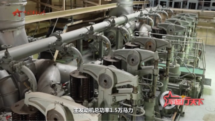 真壮观！军迷探访洪泽湖号补给舰动力舱