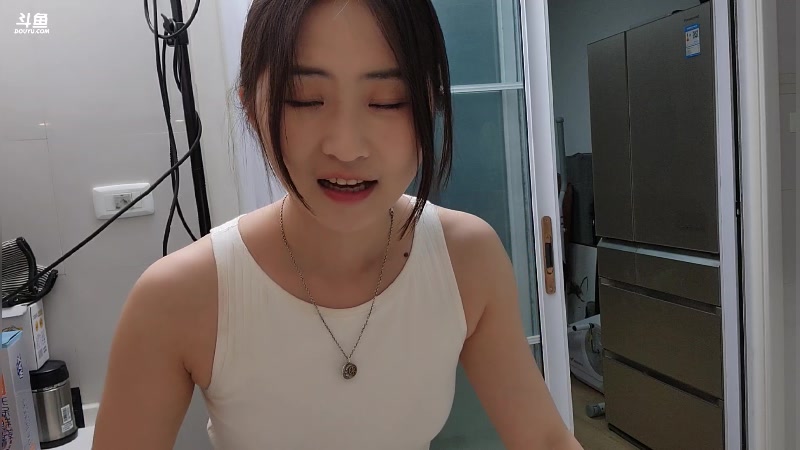 【2023-04-19 21点场】刘灶灶：今天做碱水面包。。。