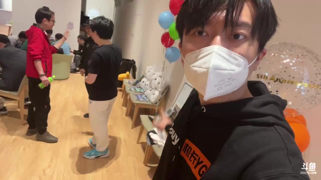 【2023-04-20 17点场】机长YG：【机长】户外直播！