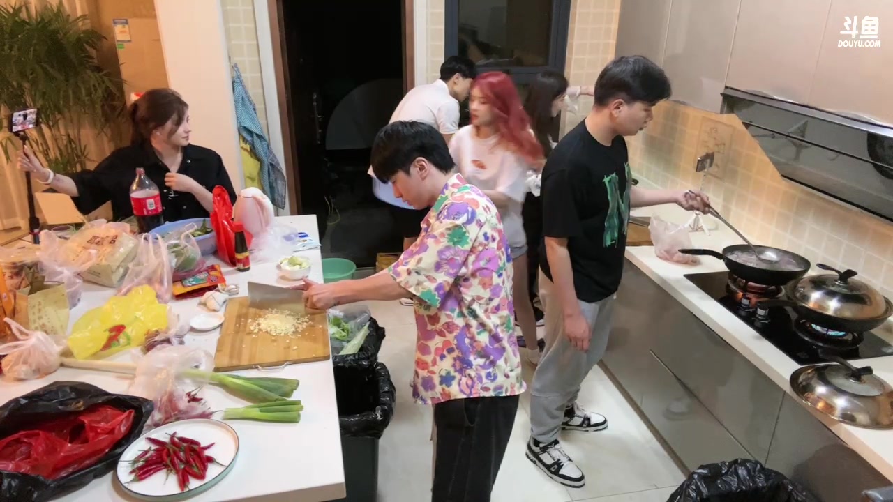 【2023-04-20 18点场】胸肌很大的良小伞：十点半大龙机场刷新！ 巨龙族集合！！