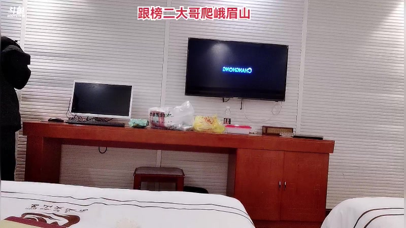 【2023-04-18 20点场】马薇薇ViVi：跟榜二大哥在峨眉山