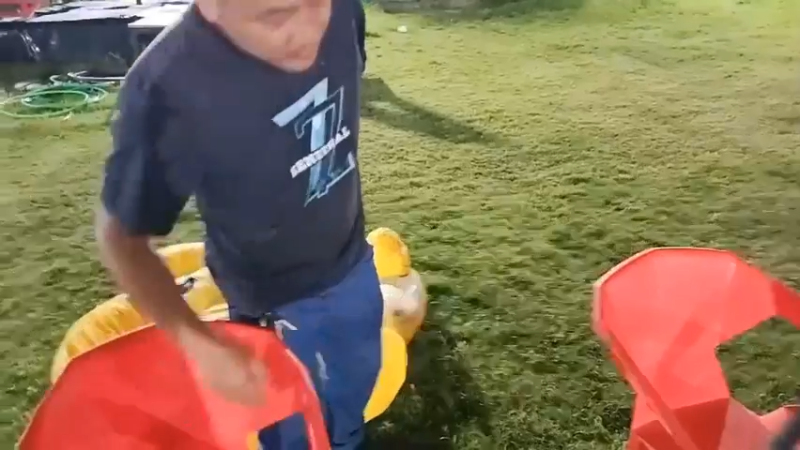 肖哥和强哥准备今晚玩游戏，等女主播