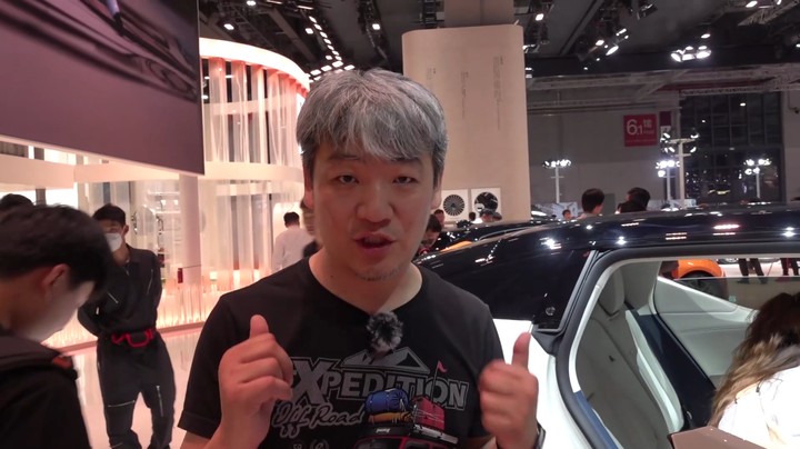 上海车展“冒死”拆车，有没有后排钢板？