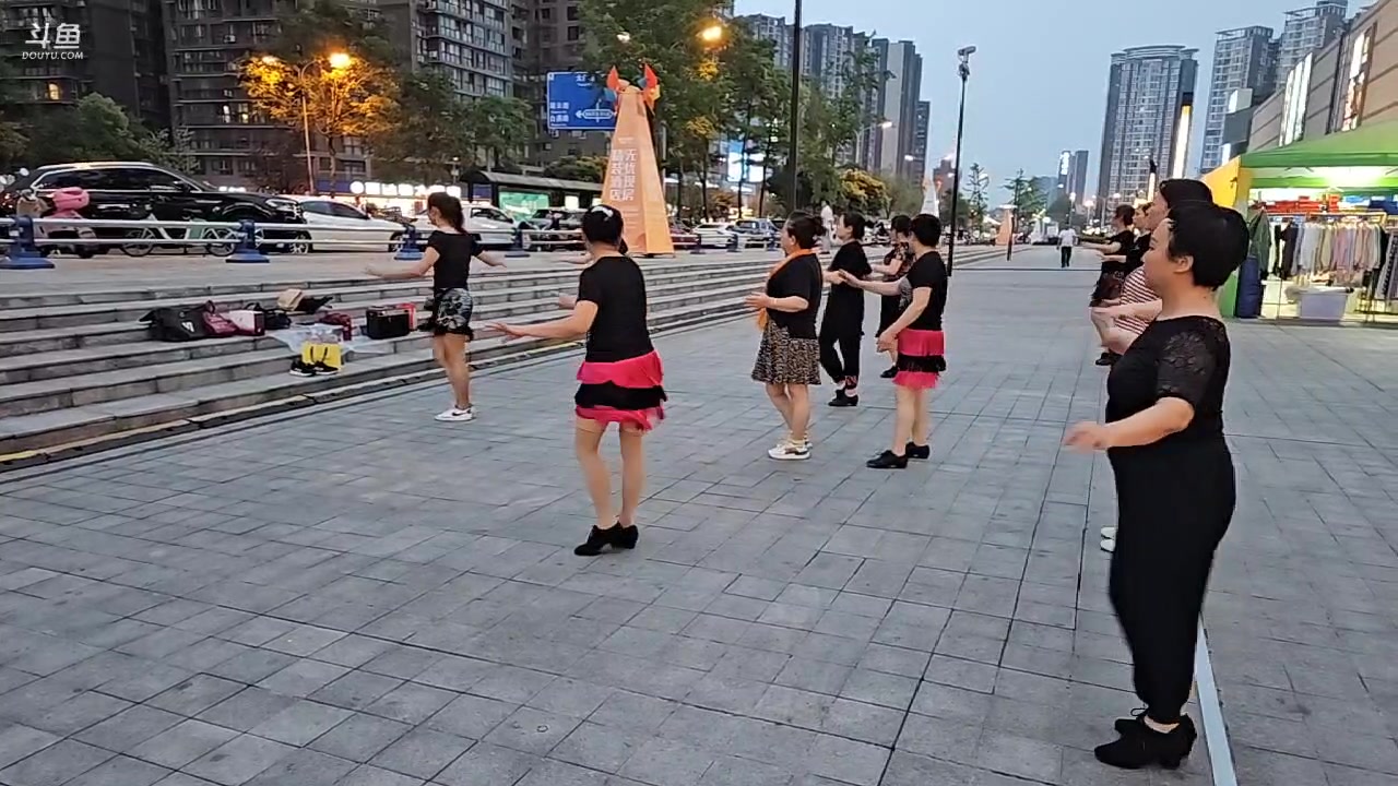 【2023-04-20 18点场】蓝战非OvO：我在乐山，环游37天