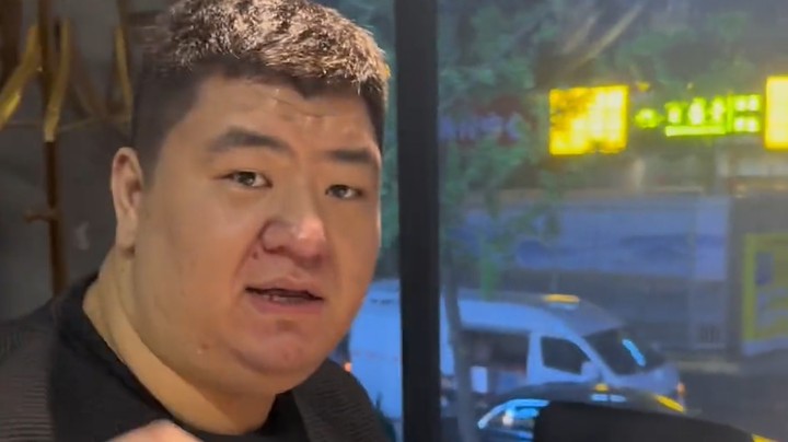 到成都啦。和大家聚聚。有很多人都有事情没过来。决赛现场见
