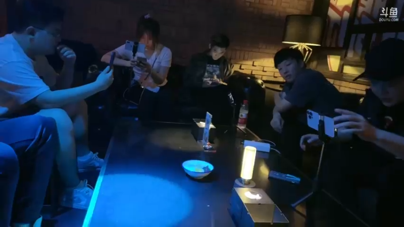 【2023-04-20 22点场】白鲨漠然Moran：去成都了，23号回太仓。