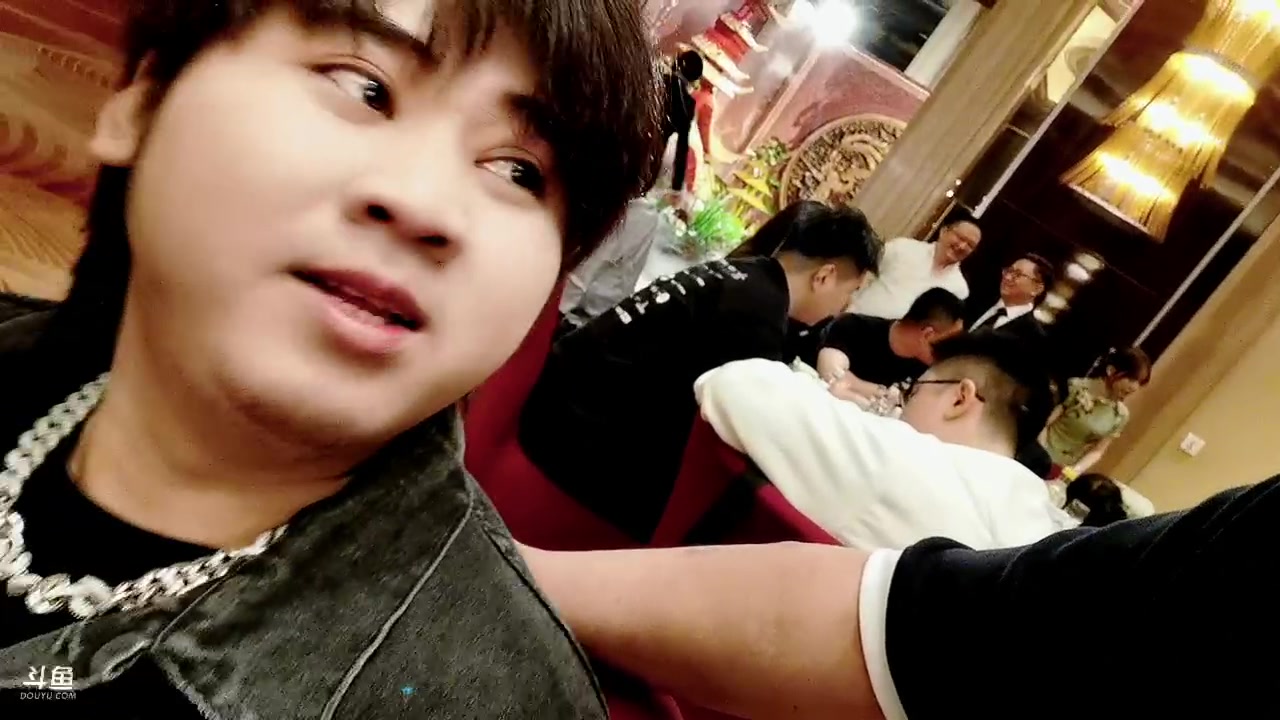 【2023-04-22 17点场】CSGO馒头：今天播完不定时户外