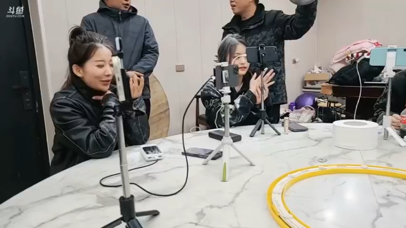 肖哥和女主播玩游戏猜数字，圆妹妹最后没有选择