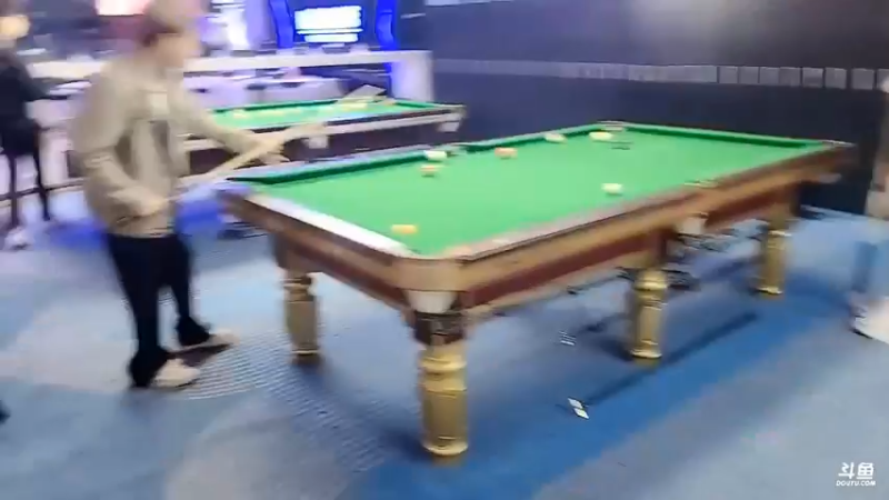 博哥打桌球想找一个四星的来打比赛，五星的没人了