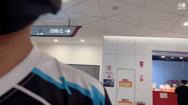 【2023-04-22 15点场】白鲨xiubi丶：穿越蓉城 户外