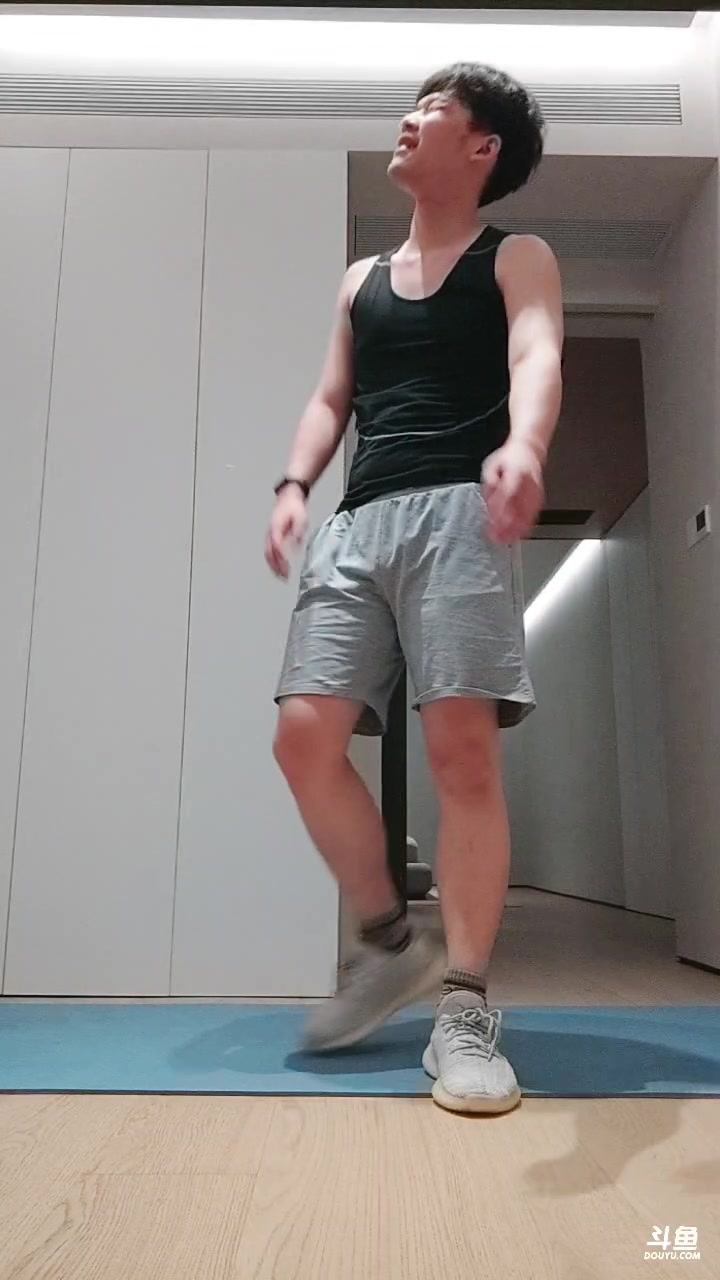 【2023-04-22 19点场】辛巴imb丶丶：室内直播 运动健身