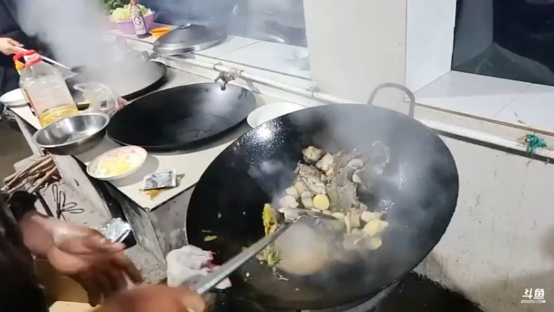 肖哥说帅帅哥的直播间支持一下，有搞头啊