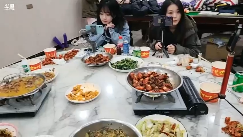 美女咩咩唱歌，萌萌来聊天