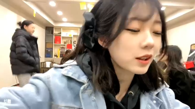 余初九吃完饭又吃了，肖哥累的睡觉了