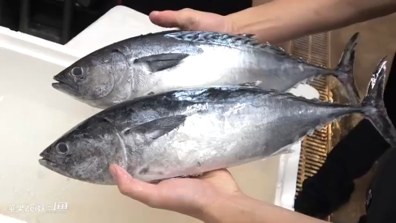 【美食】日本传统料理 - 稻熏鲣鱼生鱼片和寿司