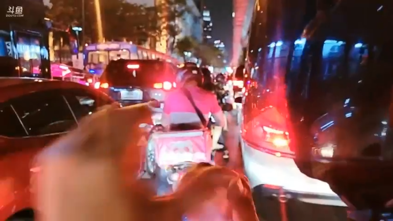 美女茵茵在泰国做摩托车，结果司机不想去了