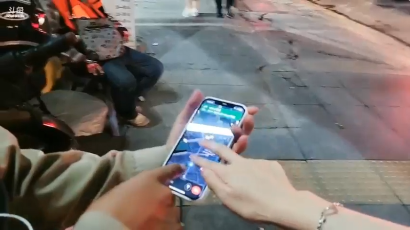 茵茵再次找摩托车司机去找大舅哥吃饭