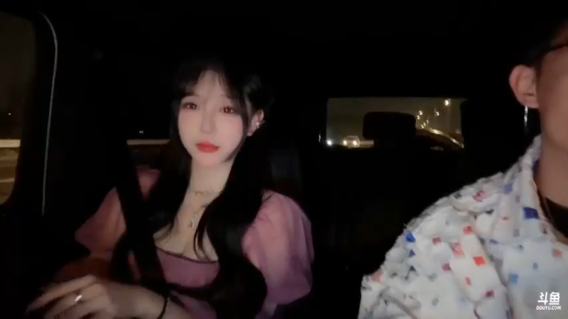 博哥汽车人节目开始，美女真可爱啊