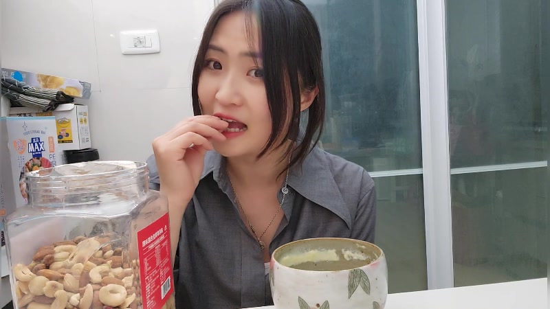 【2023-04-25 22点场】刘灶灶：做个香肠面包。。