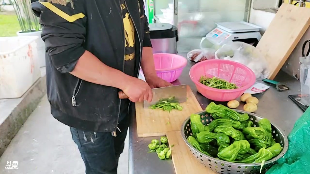 【2023-04-27 17点场】洪湖小肖：家人们这些天会有点事