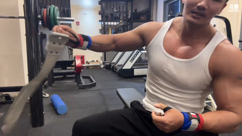 我在斗鱼看黑人毅直播户外