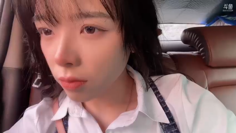 【2023-04-27 18点场】童猪啊i：晚上户外。1个666卡粉丝牌~