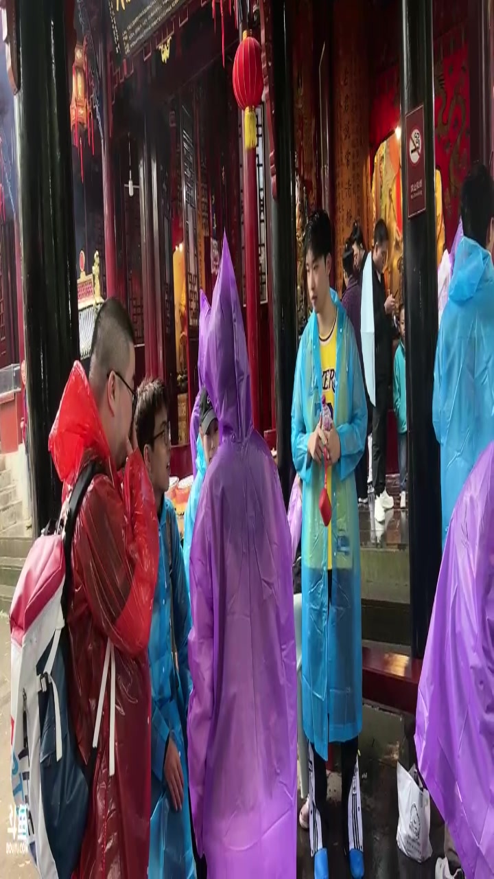 【2023-04-28 12点场】NB丶小飞：小飞：集体惩罚雨天爬青城山