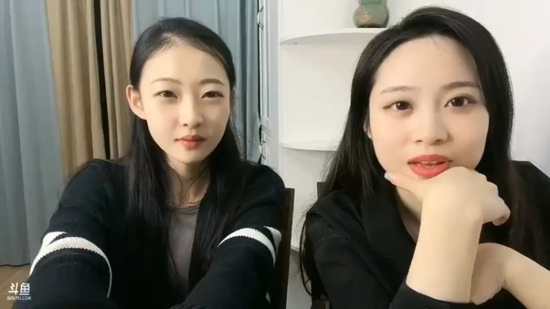 宁咩咩和美女闺蜜有点像啊