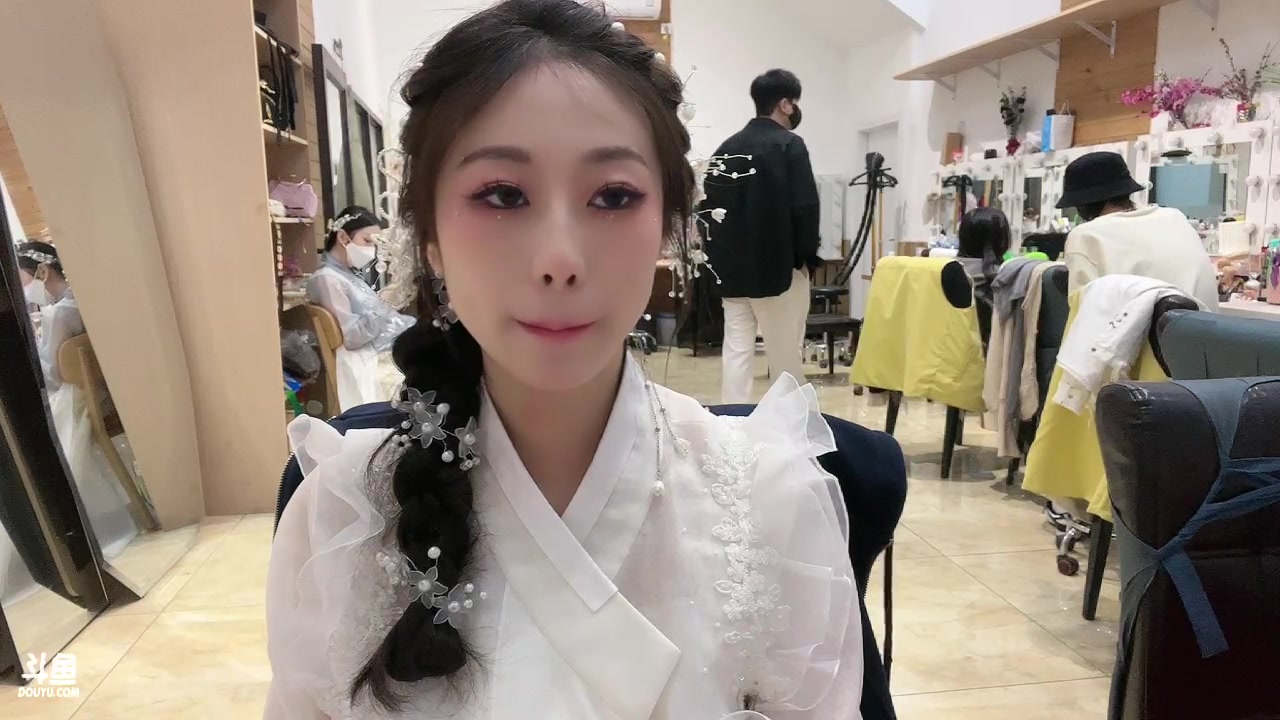 【2023-04-28 19点场】晴晴跑不动：【白银双倍】开始户外啦