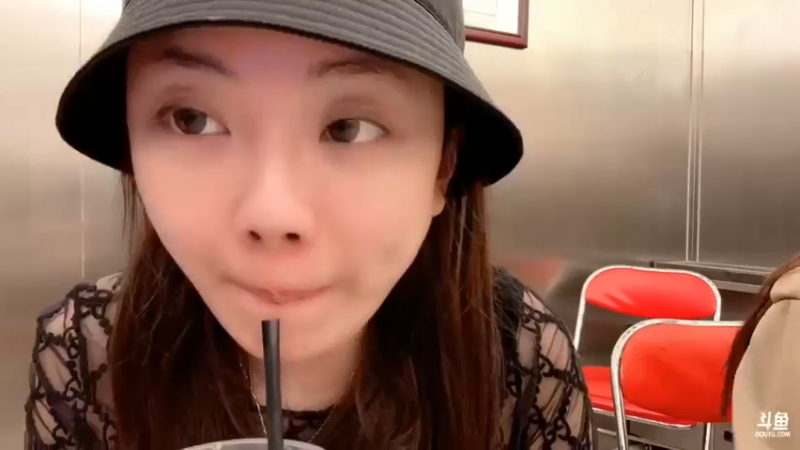 博哥让一姐直播聊天，真搞笑啊