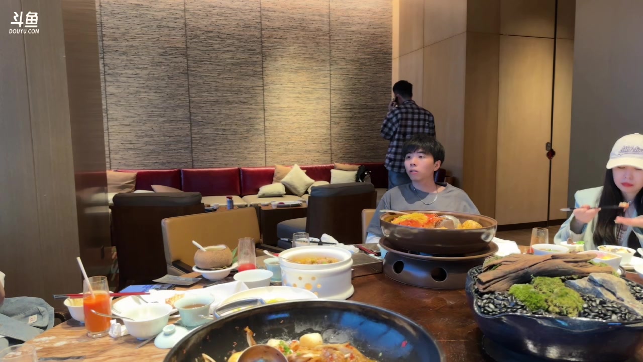 【2023-04-30 18点场】一条小团团OvO：接机接机 下午1点接机~