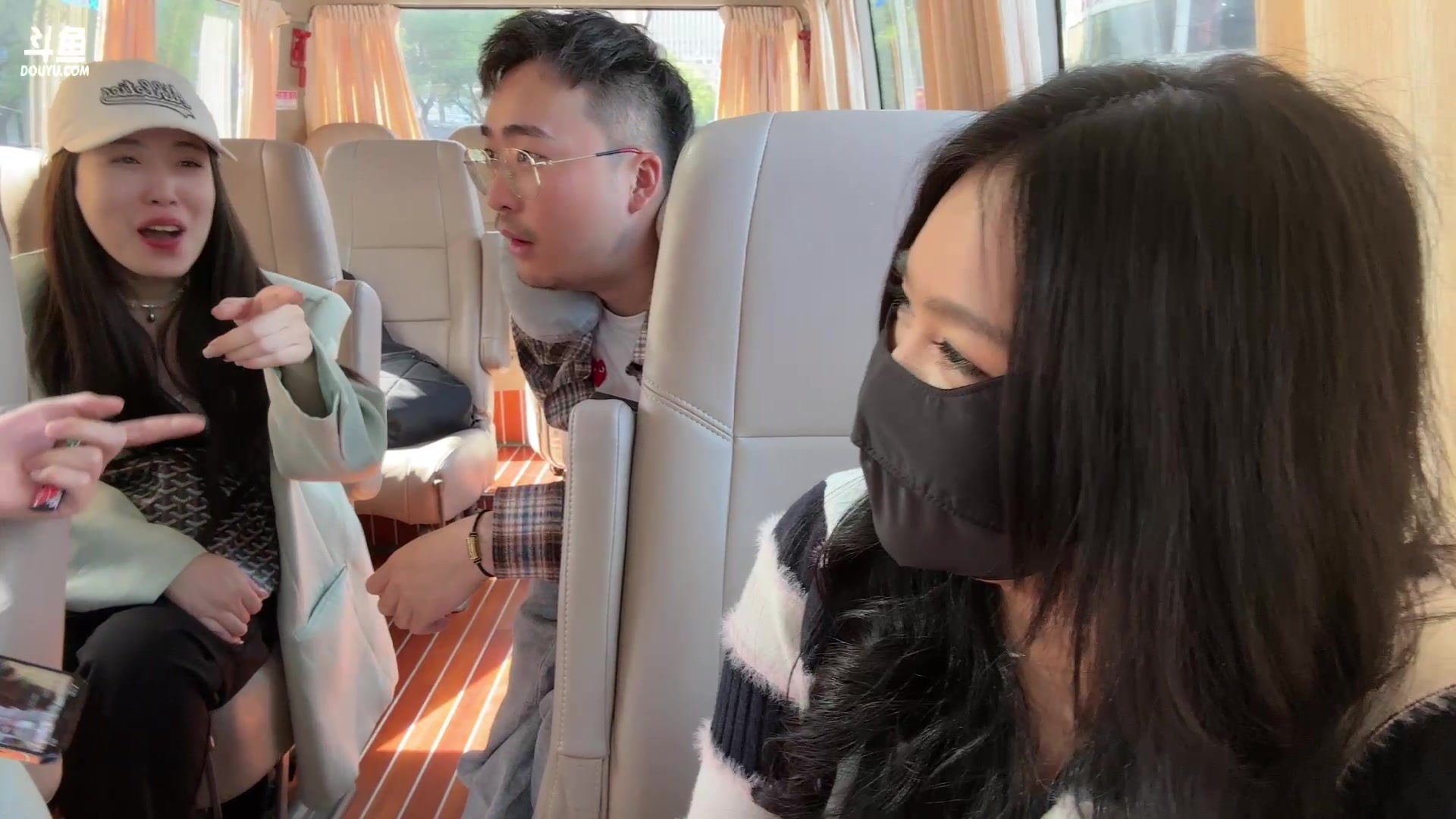 【2023-04-30 15点场】一条小团团OvO：接机接机 下午1点接机~