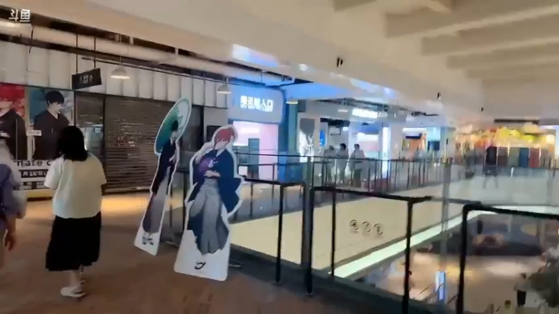 博哥不在，大家对美女露娜说看看项链