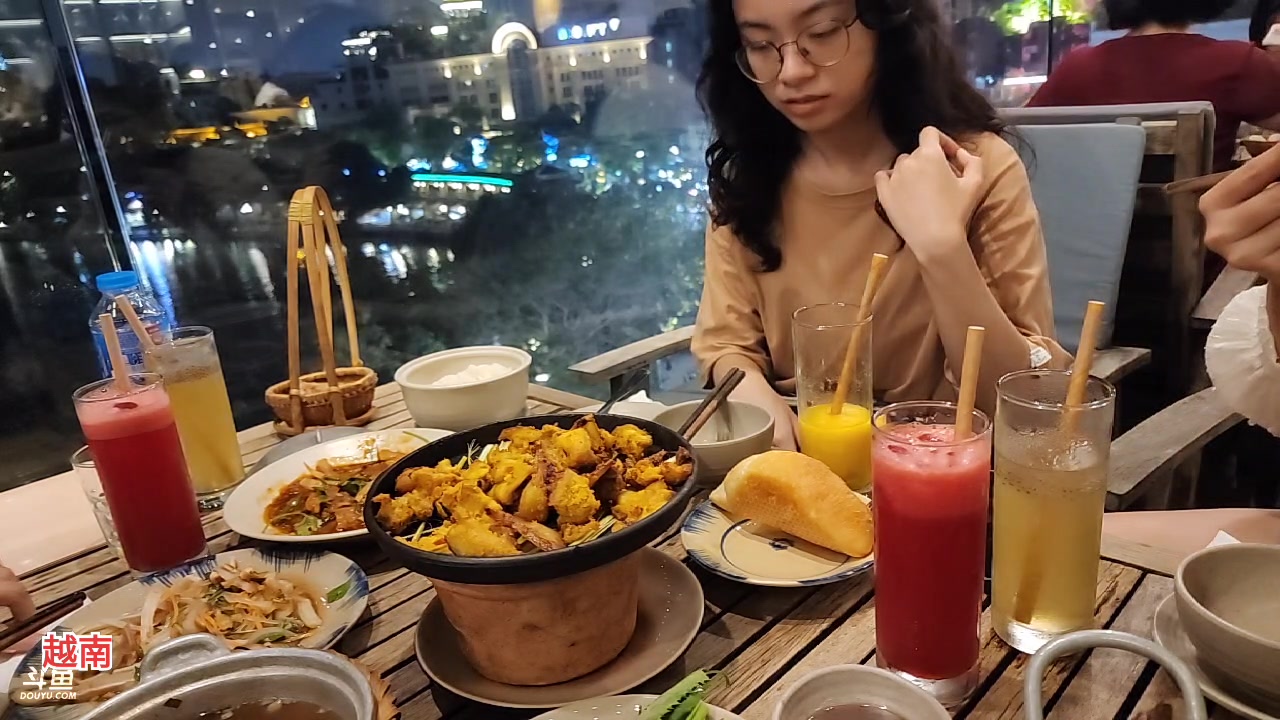 【2023-04-23 19点场】叶子户外：《纪实直播》越南河内day6