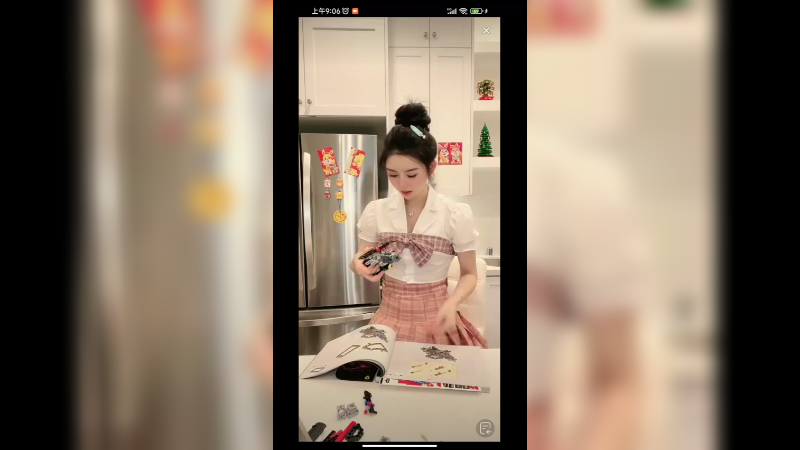 美女小姐姐在加州玩拼图，可爱啊