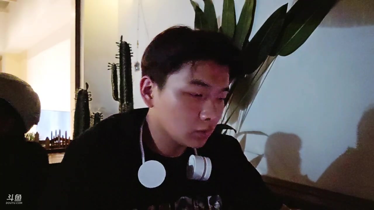 【2023-05-01 21点场】王大谋119：【小奶团】下午不播出发长沙，晚上随缘户外