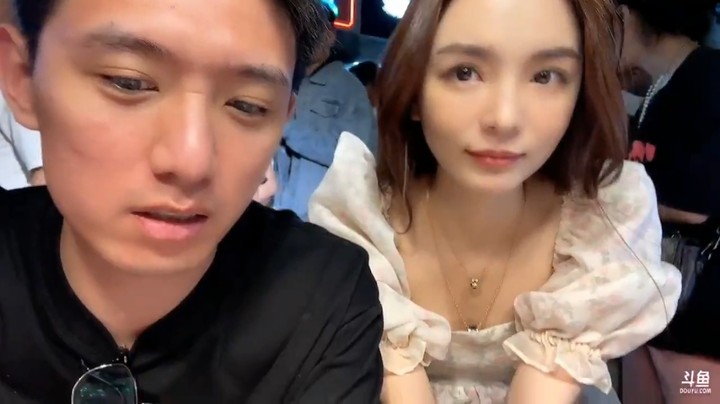 博哥花钱请女的帮忙聊他和美女阿男的发展，还说很准