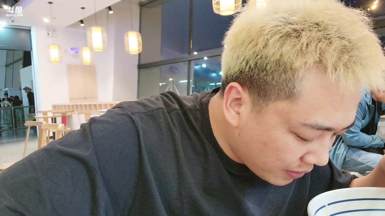 【2023-05-02 19点场】大嘴love：晚上去杭州6561377