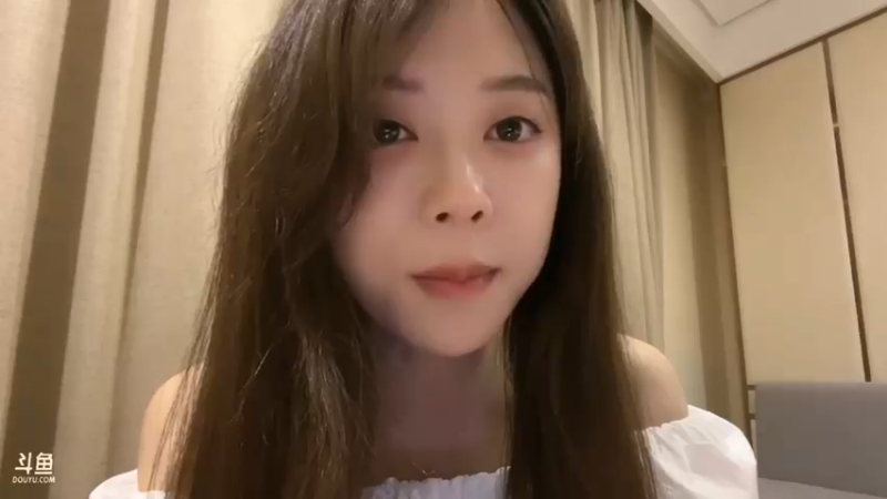 蘭七在房间里直播好看啊