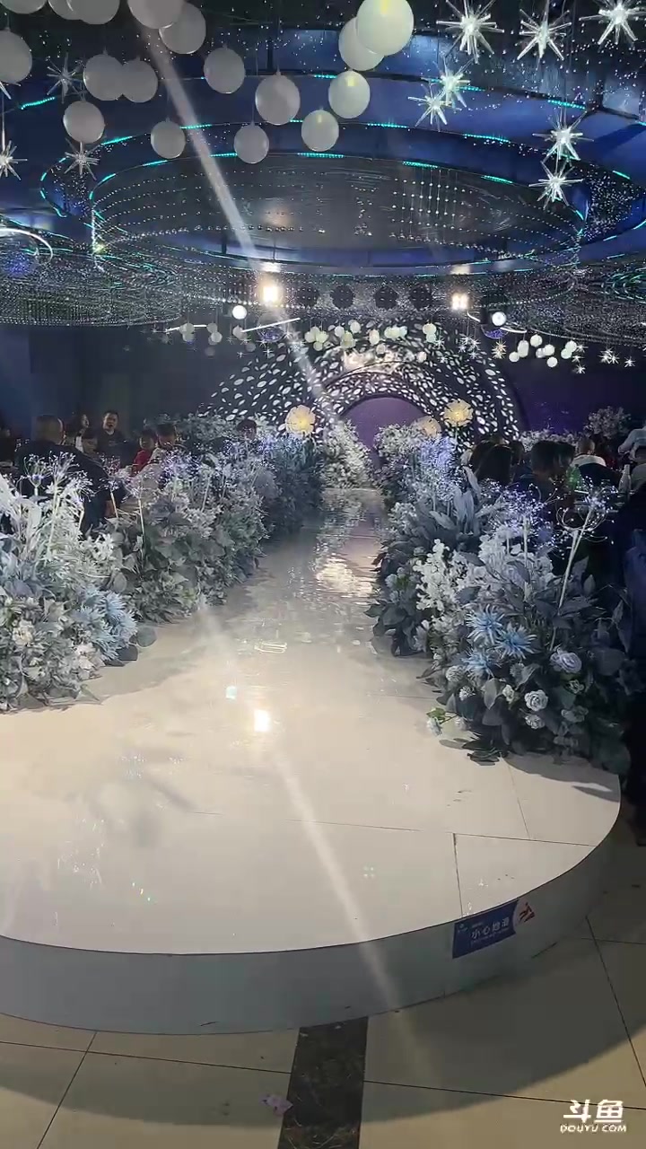 【2023-05-01 11点场】主播阿迎：阿迎：结婚啦结婚啦结婚啦