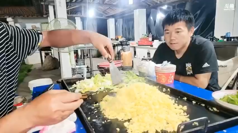 强哥今晚要吃铁板煎饭和白菜啊