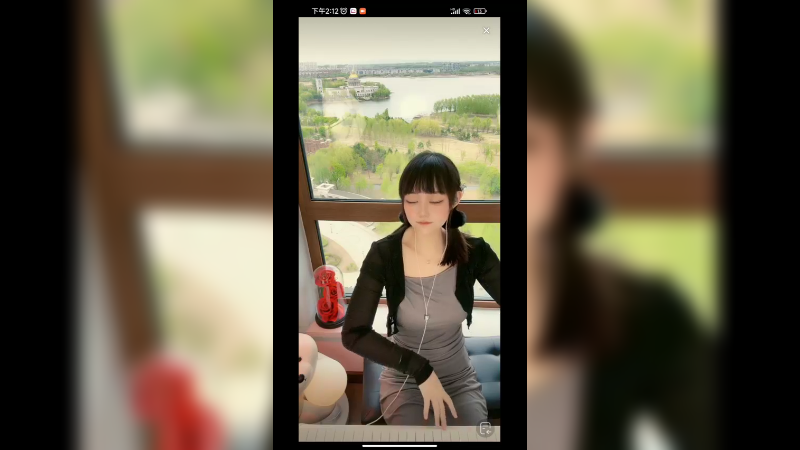 美女小姐姐弹琴很好听，好可爱啊