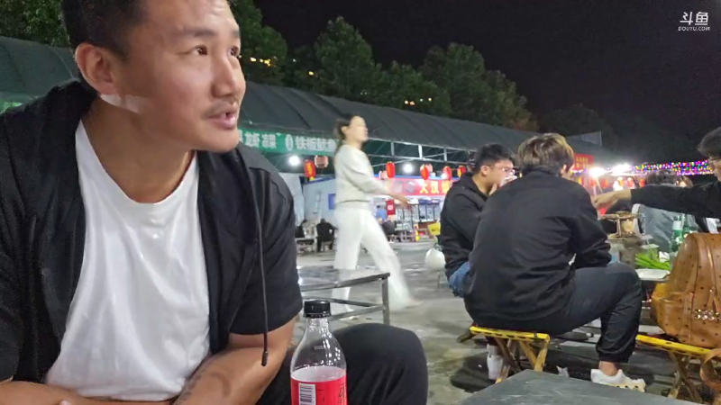 我在斗鱼看黑人毅直播户外