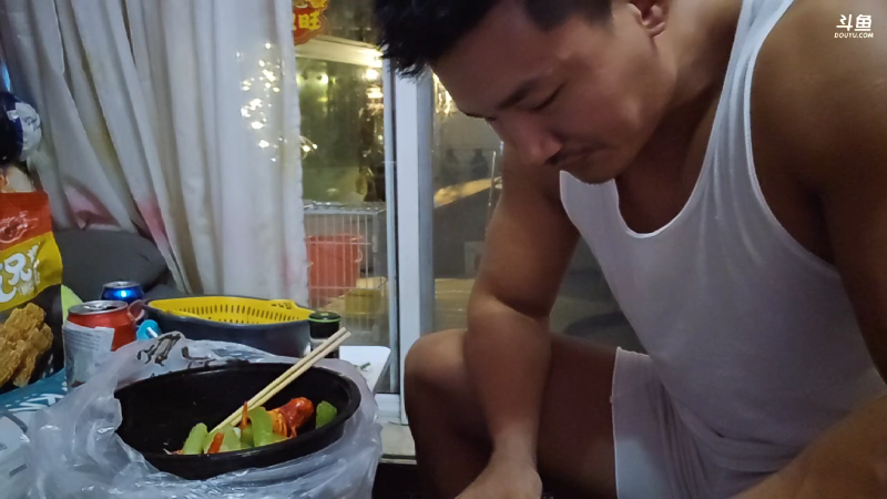 魔都上海洪斌主播和人家一起去酒吧喝酒五百块钱都不带在演戏吗？