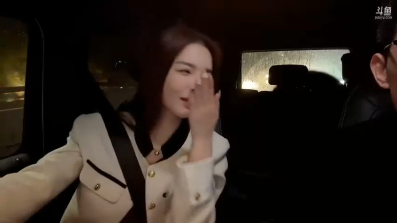 博哥说刷100个钻粉就马上去广州，不拿行李