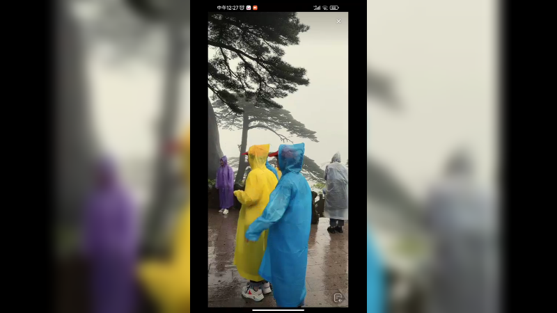 今天黄山下雨了，有四千人去